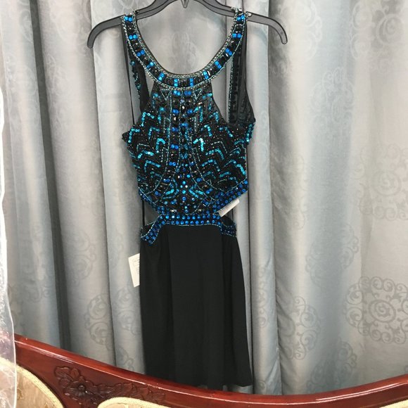 Side Cut-outs, Backless, Blingy Sexy Cruise Dress - Picture 2 of 13